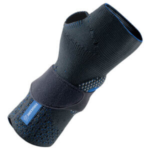 Ligaflex Action with extensive knitting compression and elastic form fitting straps.